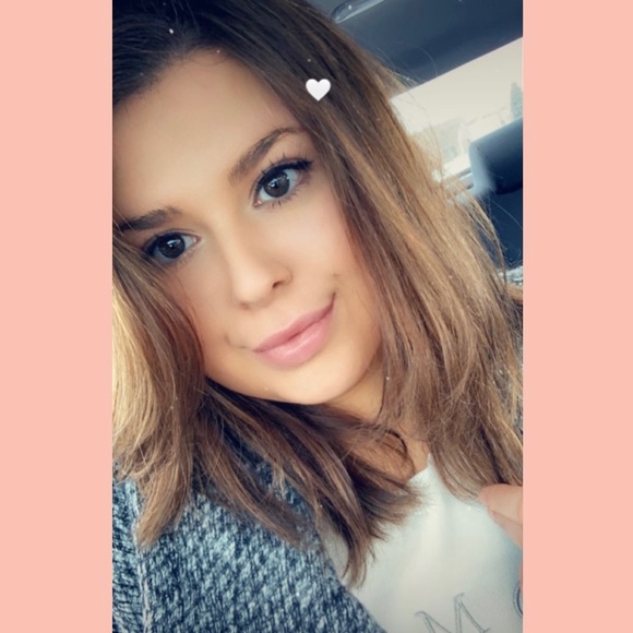 Meet your Posher, Haley - Picture 1 of 2